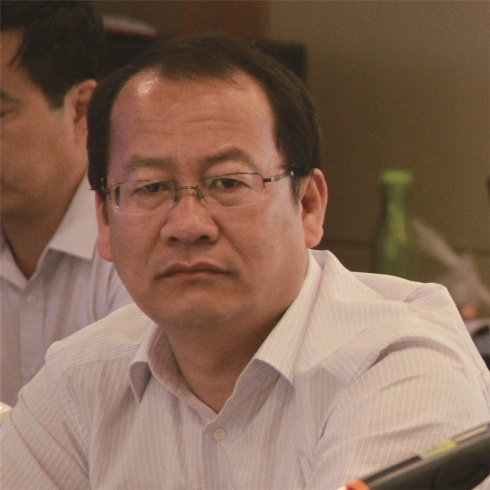 縣委常委、組織部長馬海強(qiáng)(左一).JPG